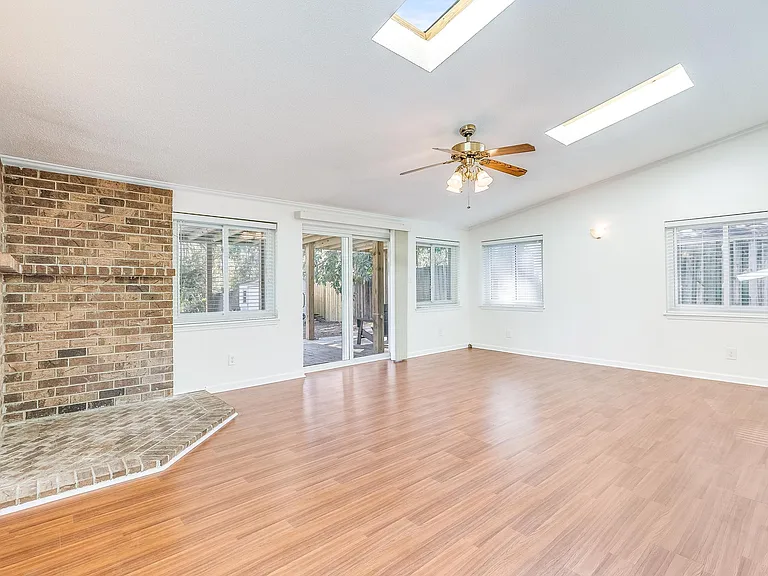 147 Port Royal Dr — Photo 8