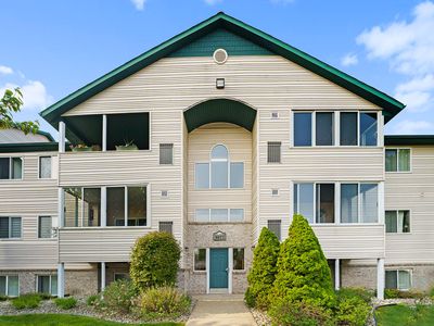 5877 Crosswinds Dr Unit 33, Norton Shores, MI, 49444