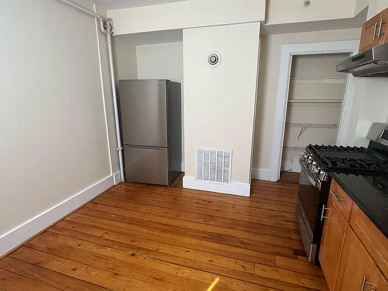 10-28 Centennial Pl — Photo 4