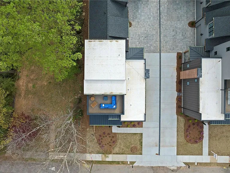 1231 Holly St NW — Photo 4