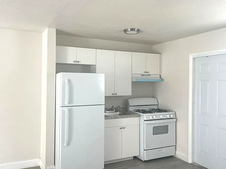 2300 Avenue S #8 — Photo 8