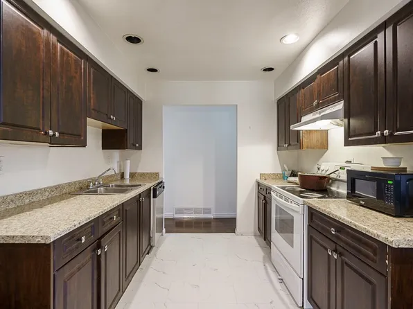 14860 89th Ave, Surrey, BC V3R 7C4