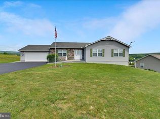 101 Hillside Vista Dr, Pine Grove, PA 17963