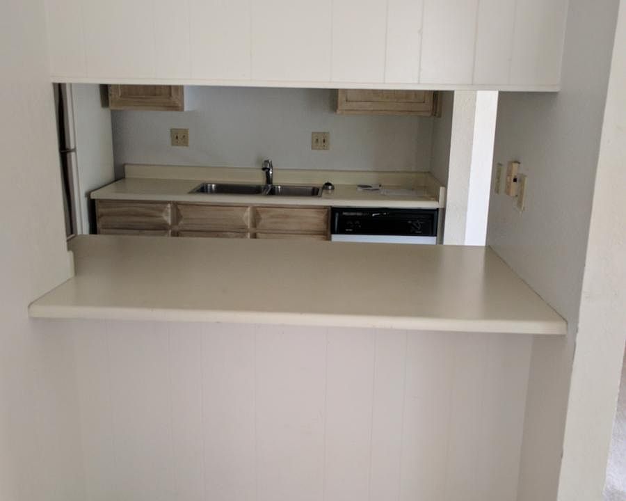 Eat at the counter for the kitchen