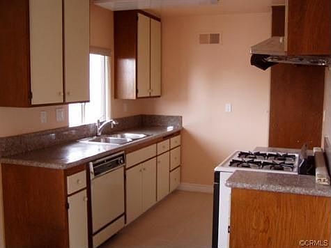 3rd image of 318 East Broadway