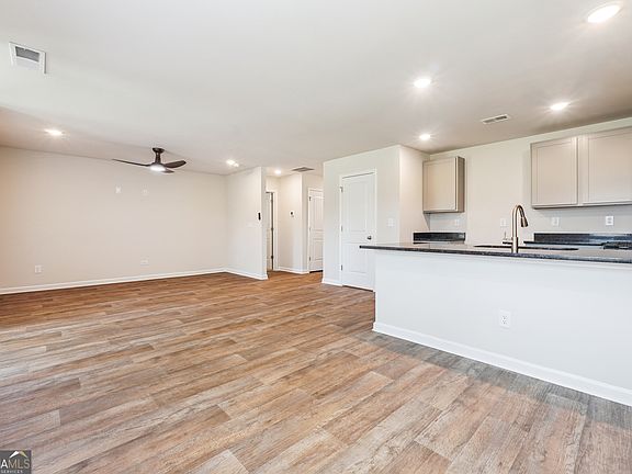3rd image of 210 Harris Walk #79
