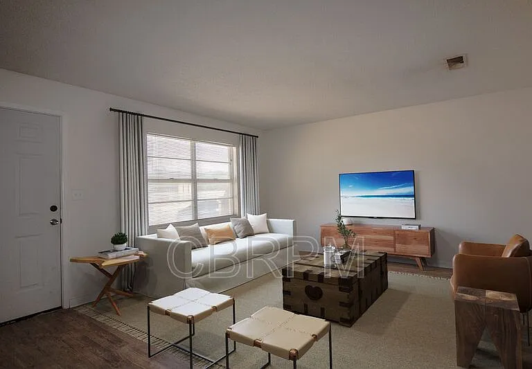 401 NW 8th St #12 — Photo 3