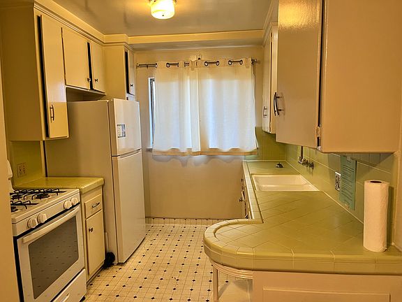 5th image of 6131 Alcott St #3