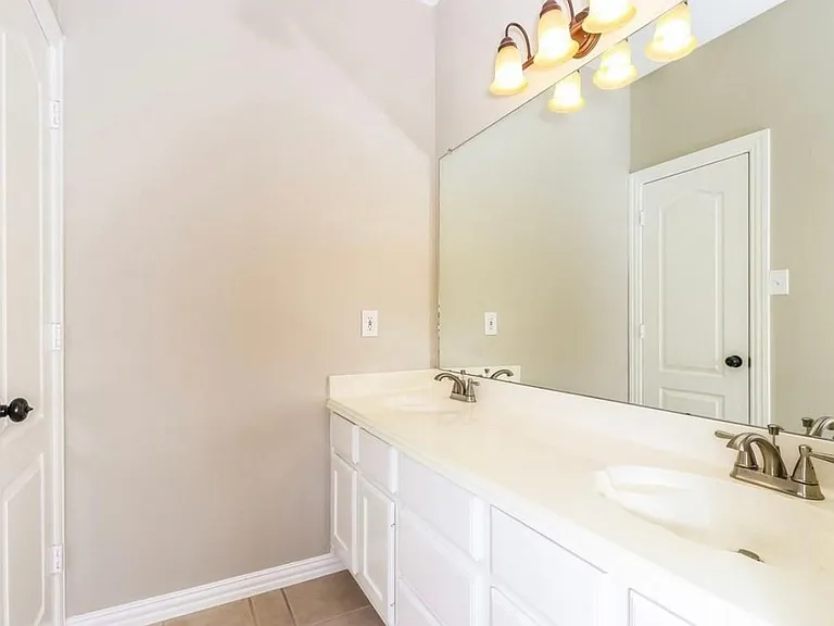 4645 Wales Dr — Photo 20