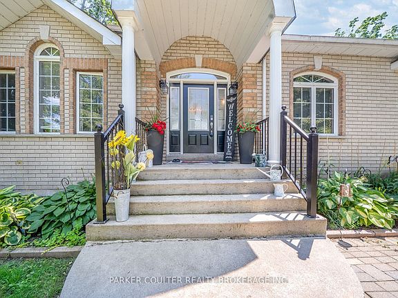 2nd image of 12 Mariposa Cres