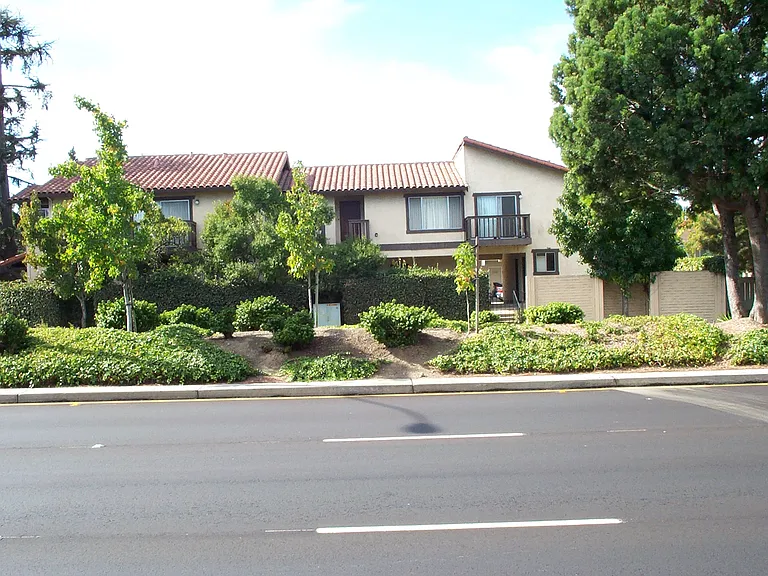 479 La Conner Dr #4 — Photo 5