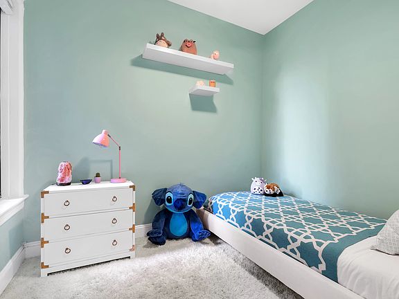 5th image of 712 8th Ave APT 1R