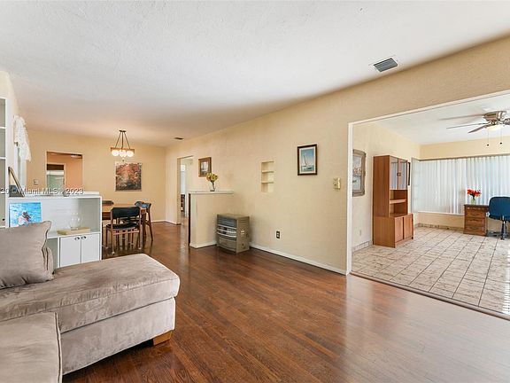 5th image of 701 NE 119th St