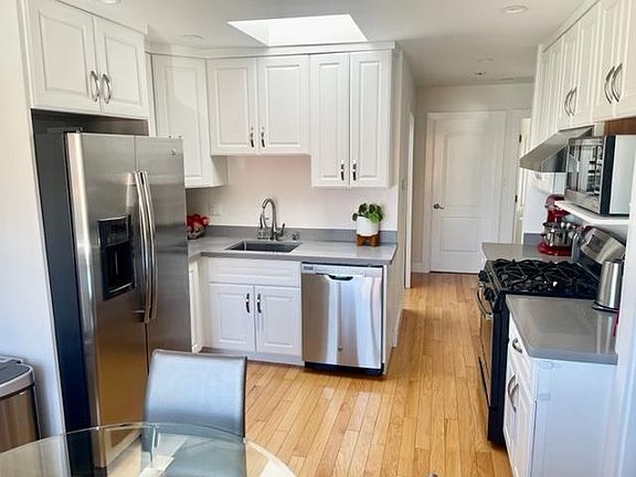 3rd image of 31 Maddux Ave