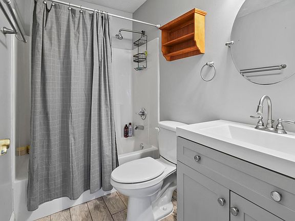 3rd image of 4040 Longleaf Ln.