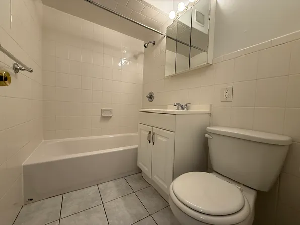 208 Undercliff Avenue image 7 of 9