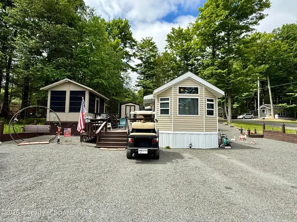 218 Hickory Pl, Gouldsboro, PA 18424