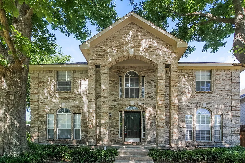 5 bed, 3.5 bath, 2857 sqft, $2,945 — Photo 1