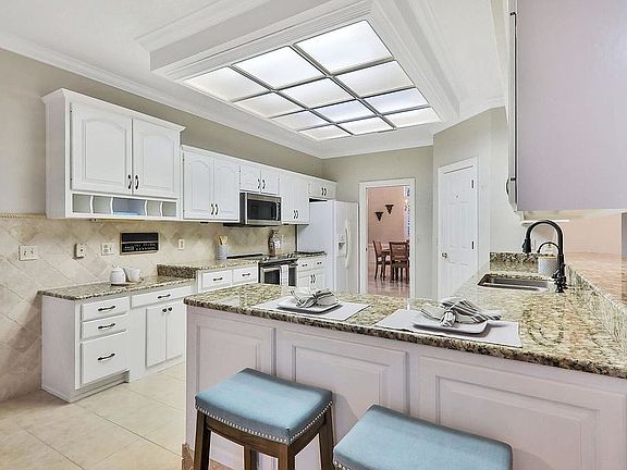 3rd image of 12538 Mission Hills Dr S
