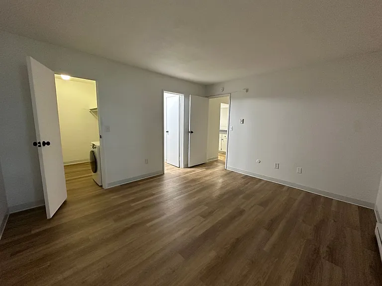 University Park Apartments near Cornell University — Photo 241