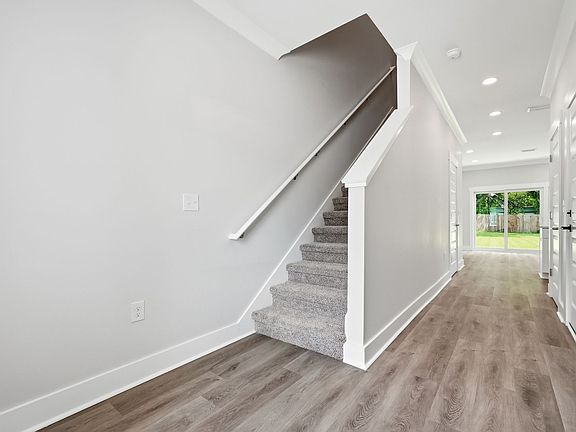 3rd image of 691 Woodlawn Ave