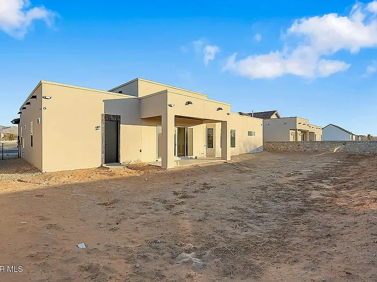 5696 Rio Bonito Cir — Photo 41