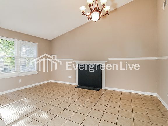 3rd image of 109 Raintree Ln