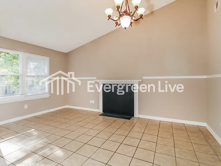 109 Raintree Ln — Photo 3