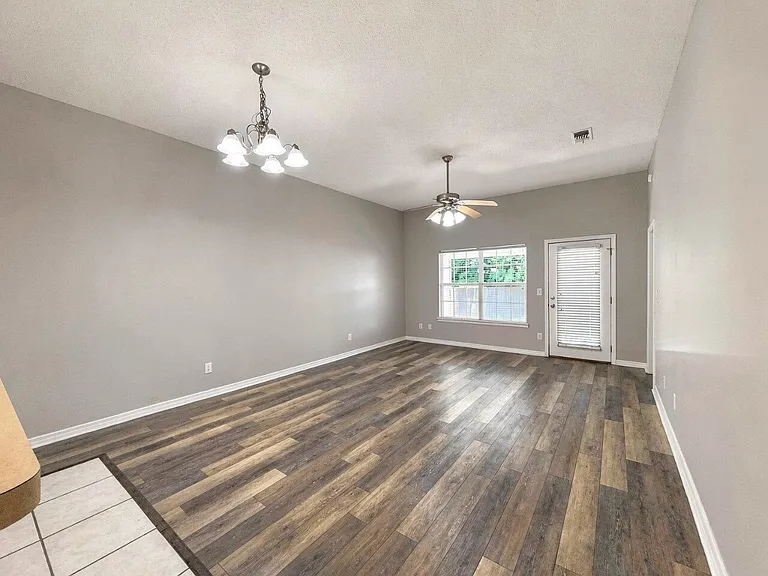 697 Ferguson Dr — Photo 5