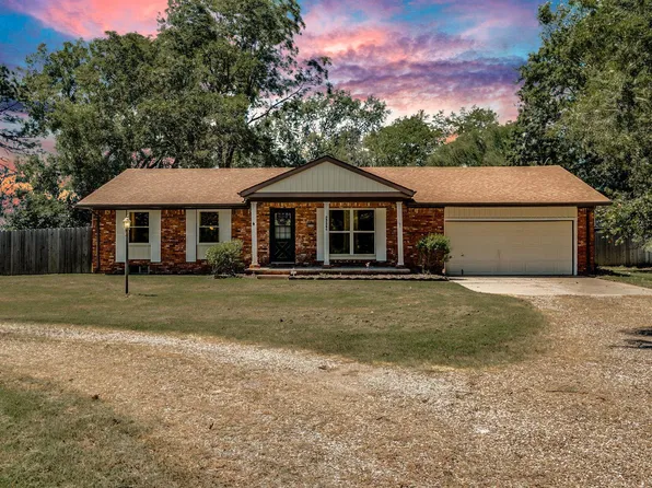 8359 S Millsap Dr, Derby, KS 67037
