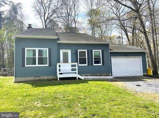 881 Woods Rd, Pasadena, MD 21122