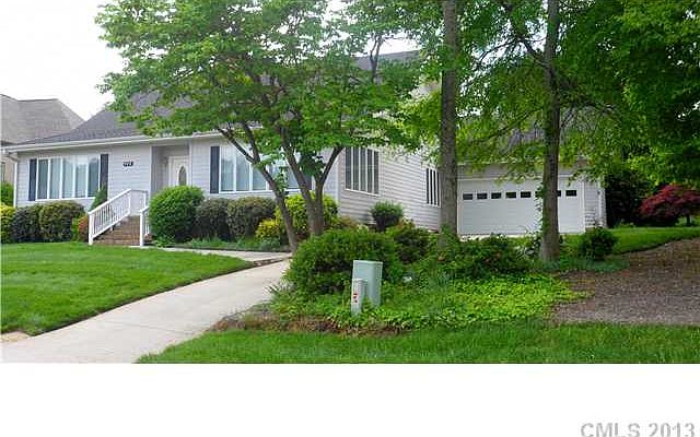 1st image of 922 Lake Club Dr