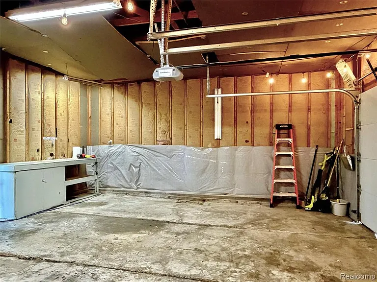 306 Michelson Rd — Photo 31