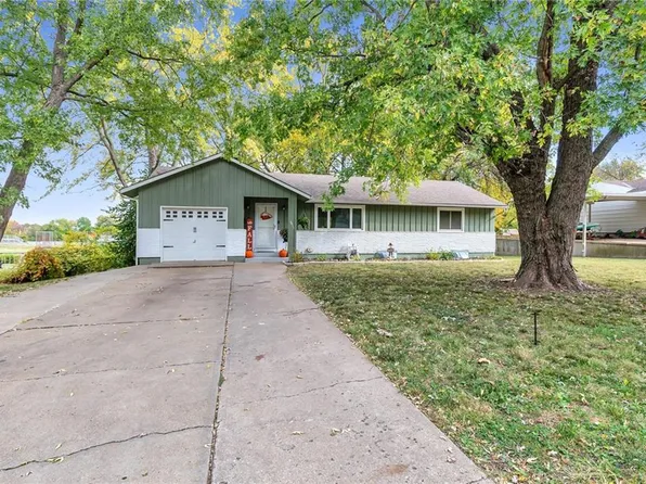 8415 Marsh Ave, Raytown, MO 64138