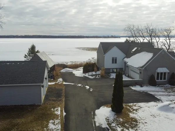 17 Dumont Rd, Champlain, NY 12919