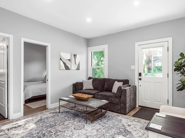 853 Summit St — Photo 4