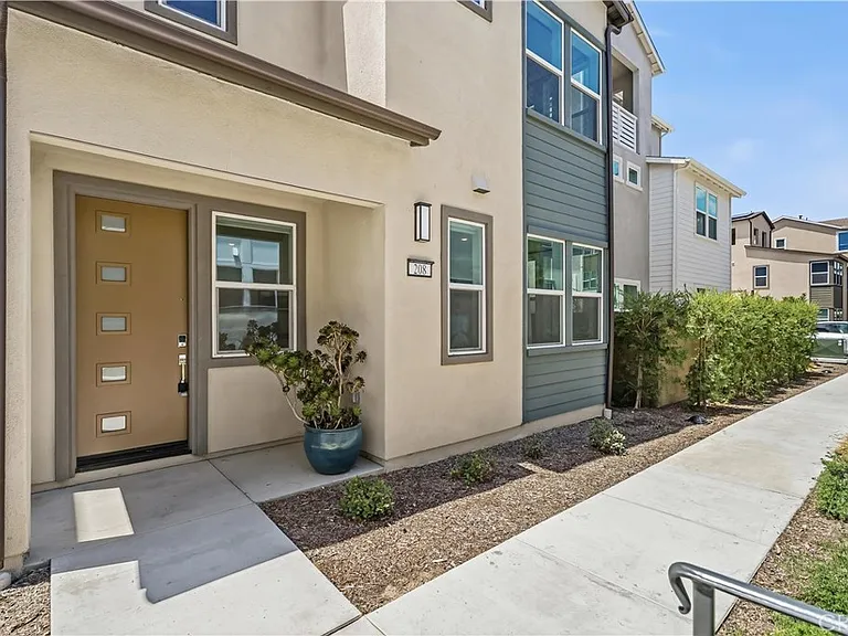 208 Yerba — Photo 1