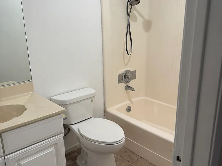 20134 Leadwell St #270 — Photo 12