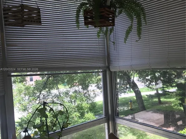 200 172nd St APT 207, Sunny Isles Beach, FL 33160