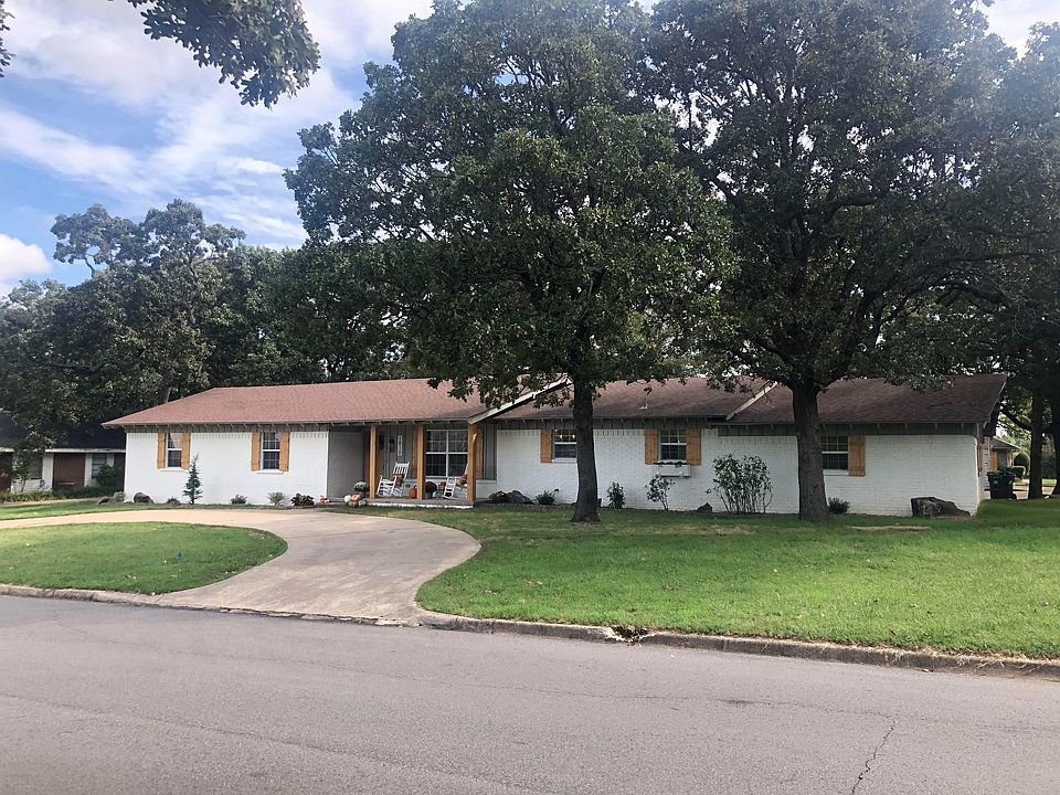 1st image of 1810 Mockingbird Ln