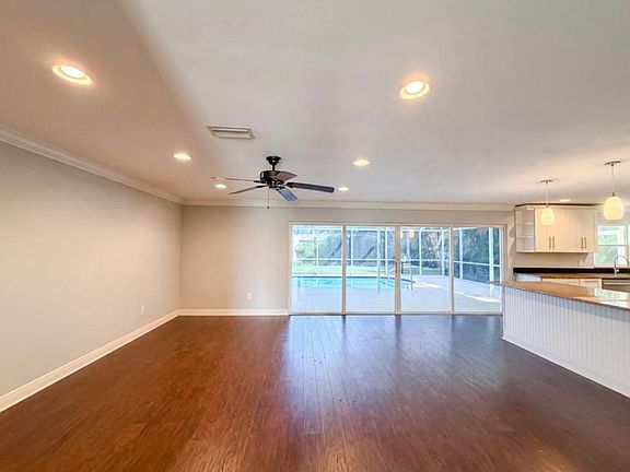 2nd image of 5648 Eichen Cir W