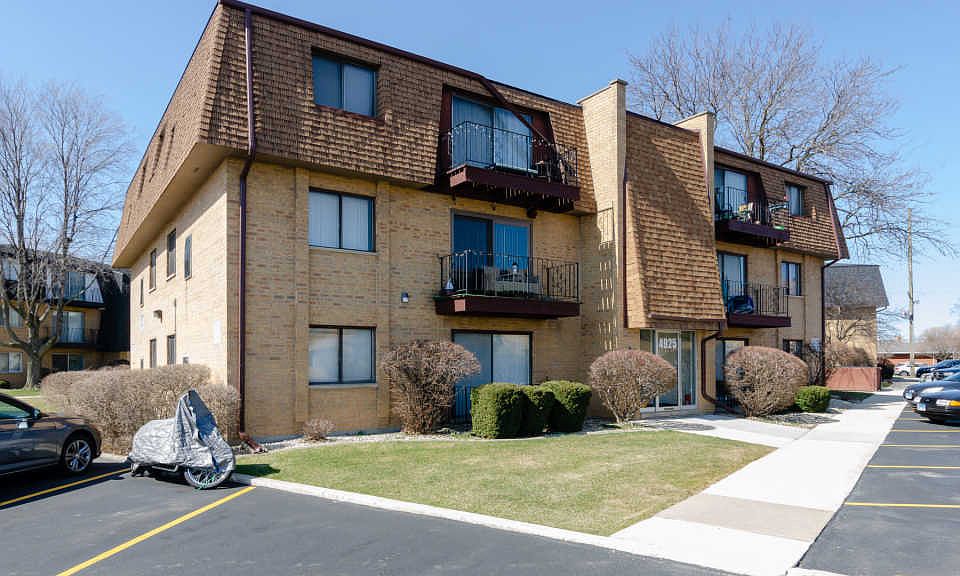 1st image of 4925 W 109th St APT 302