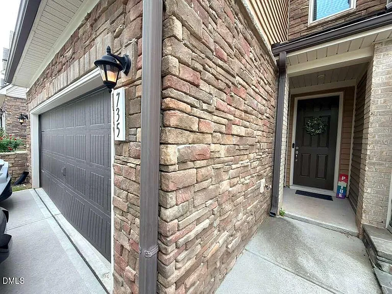 735 Lampwick Ln — Photo 3