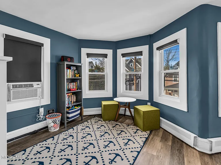 1208 Bond St — Photo 12