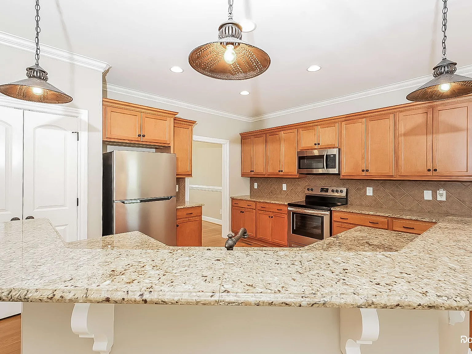 4 bed, 2.5 bath, 2481 sqft, $2,435 — Photo 3