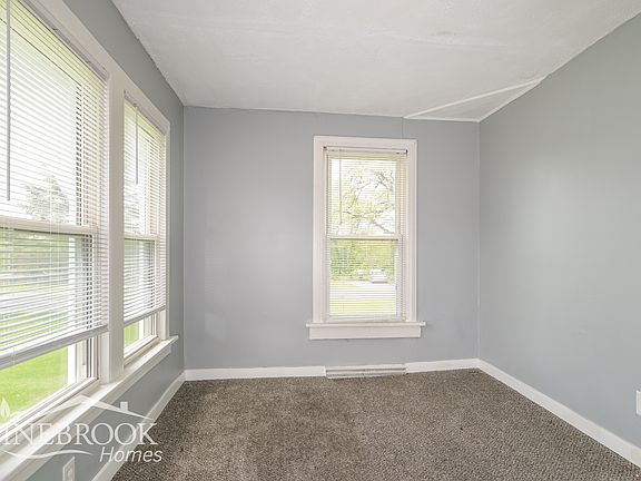 5th image of 8283 Frost Ave