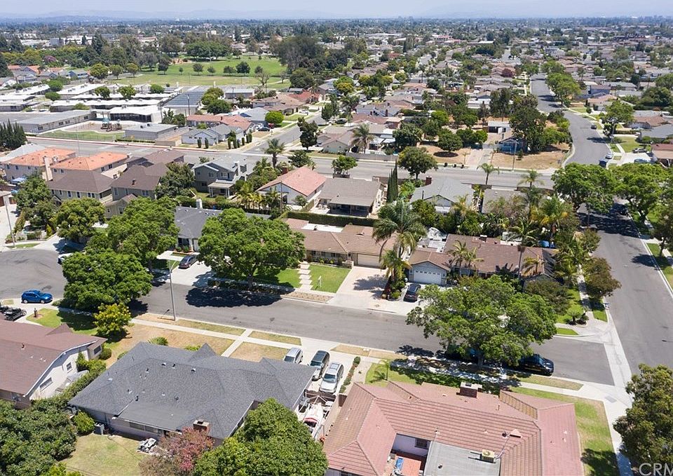 2nd image of 818 S Ramblewood Dr