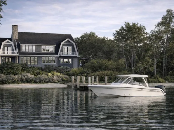 389 Monomoscoy Road, Mashpee, MA 02649