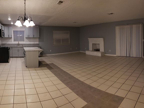 4th image of 561 E Cottonwood Street