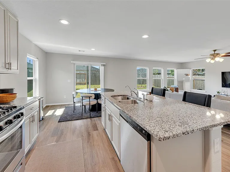2147 Twisted Cedar Ct — Photo 11